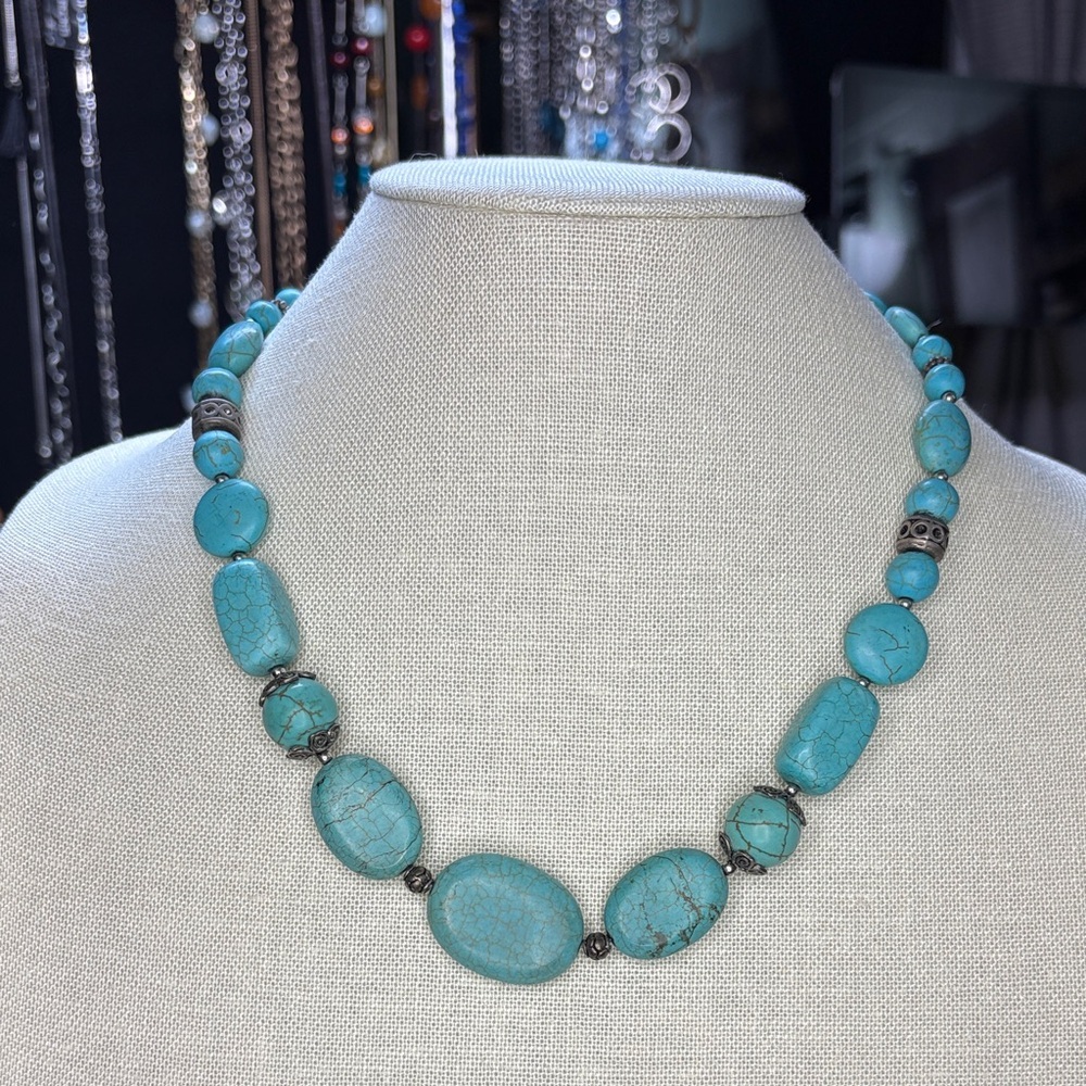 Elegant Faux Turquoise Necklace with Silver Details